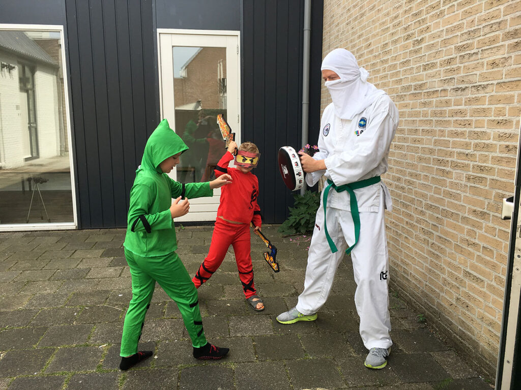 verkleden voor het lego Ninjago feestje